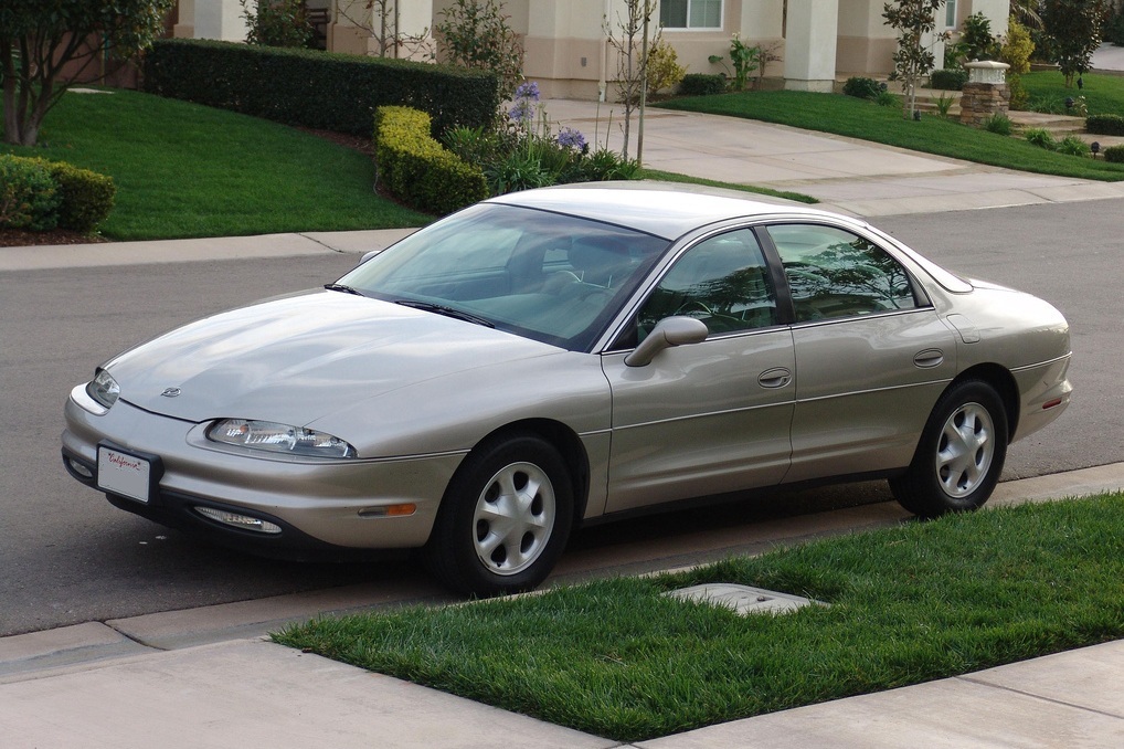 Oldsmobile aurora v8